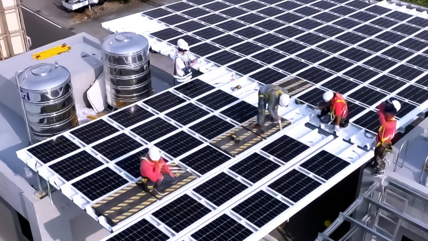 友達打造光電建築一體化整合建材，開發SunSteel光電整合型浪板，實現快速安裝、避免二次施工，讓屋頂光電躍升未來建物新標配。