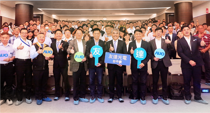 友達以太陽能解決方案領航者，跨足建築領域，4日在台中廠區舉辦「光電建築一體化研討會」，邀請產業先驅共同推動綠化，打造新一代智慧綠建築。